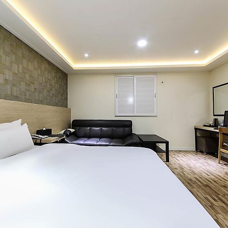White Hotel Suwon Exterior foto