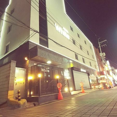White Hotel Suwon Exterior foto