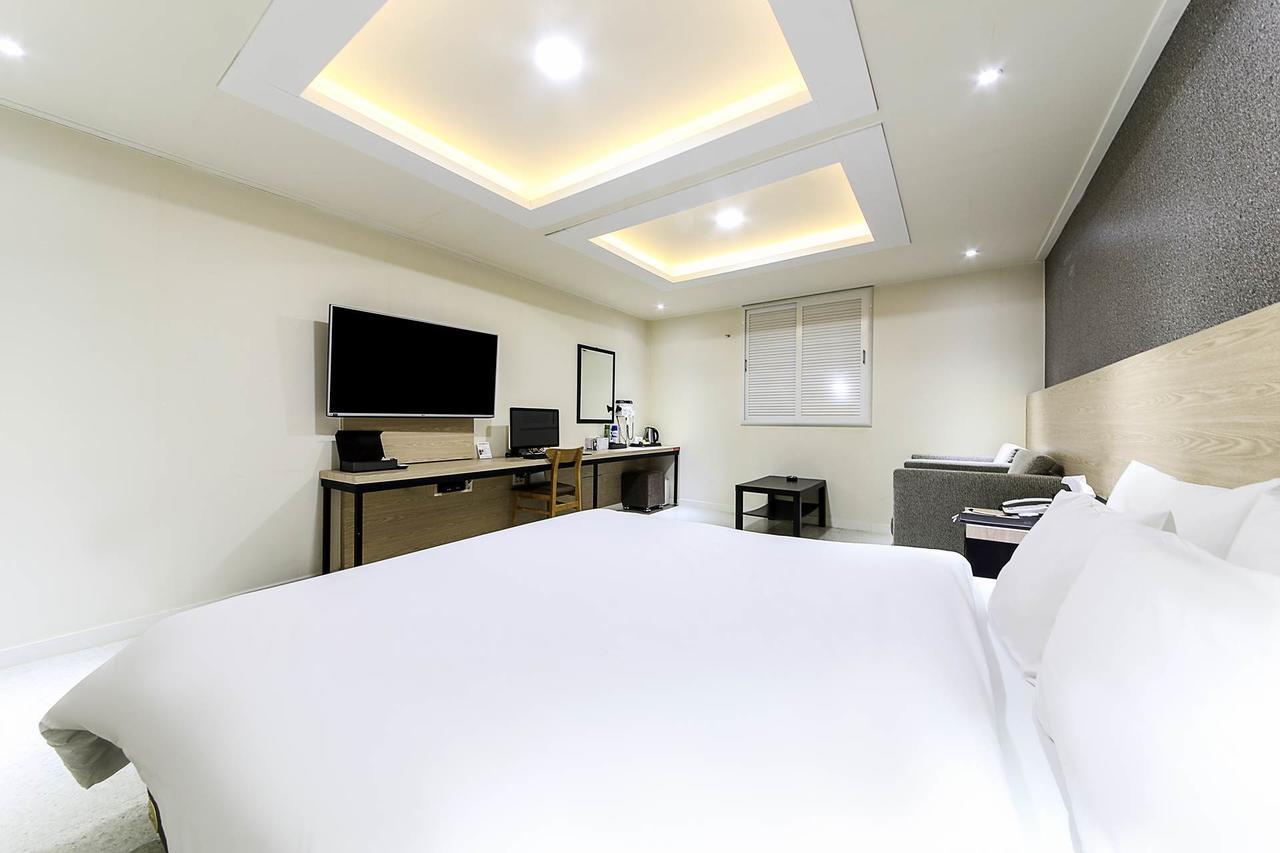 White Hotel Suwon Exterior foto