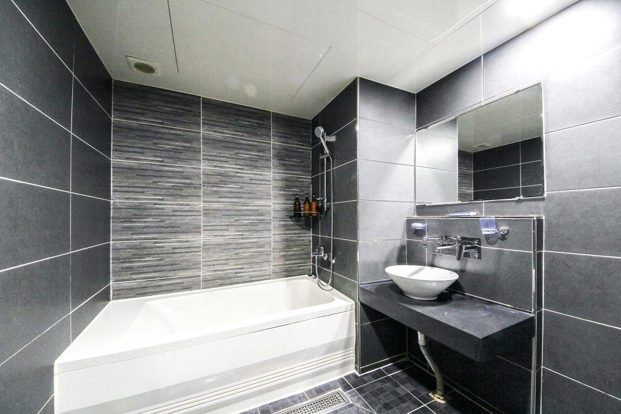 White Hotel Suwon Exterior foto