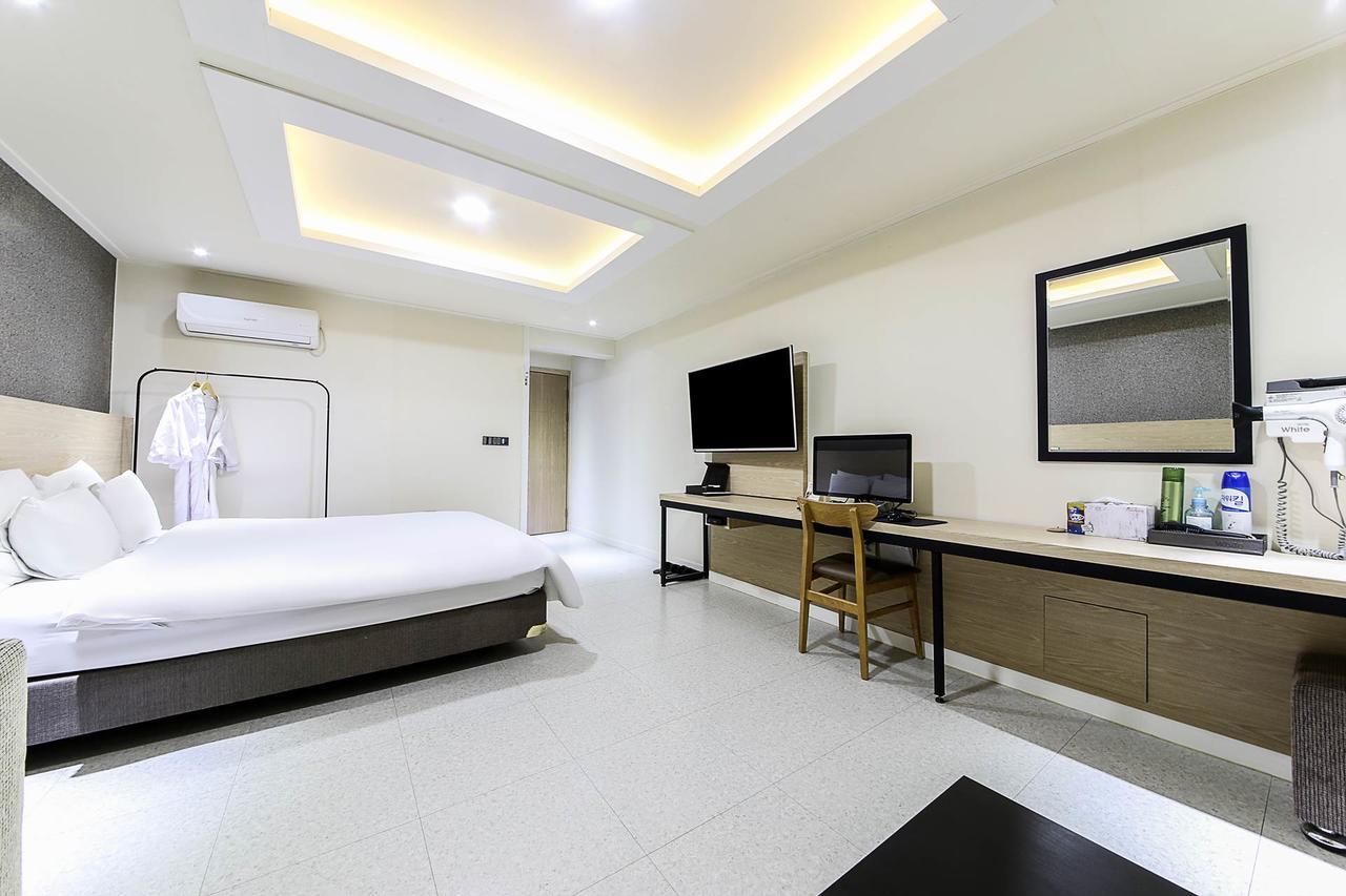 White Hotel Suwon Exterior foto