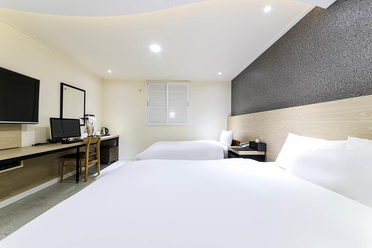 White Hotel Suwon Exterior foto