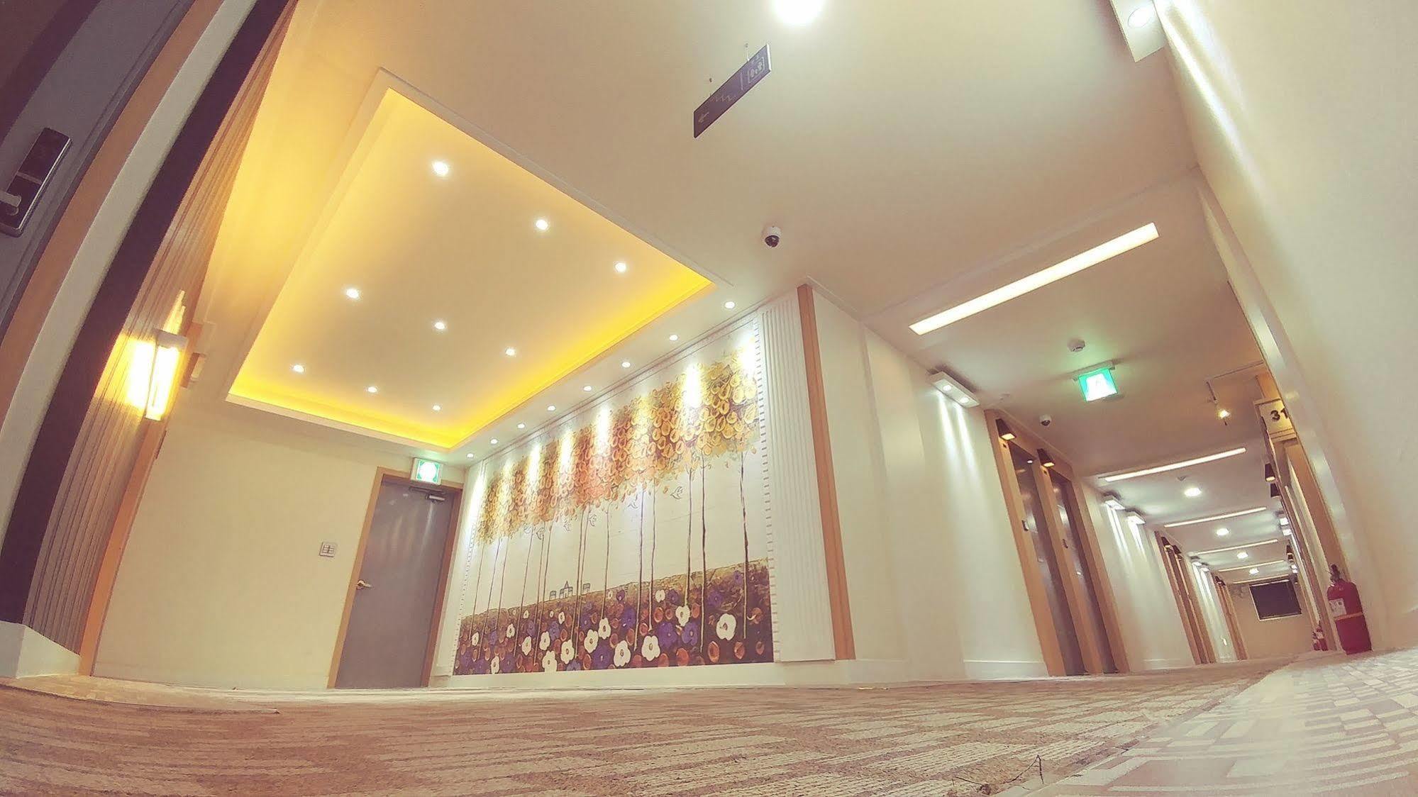 White Hotel Suwon Exterior foto