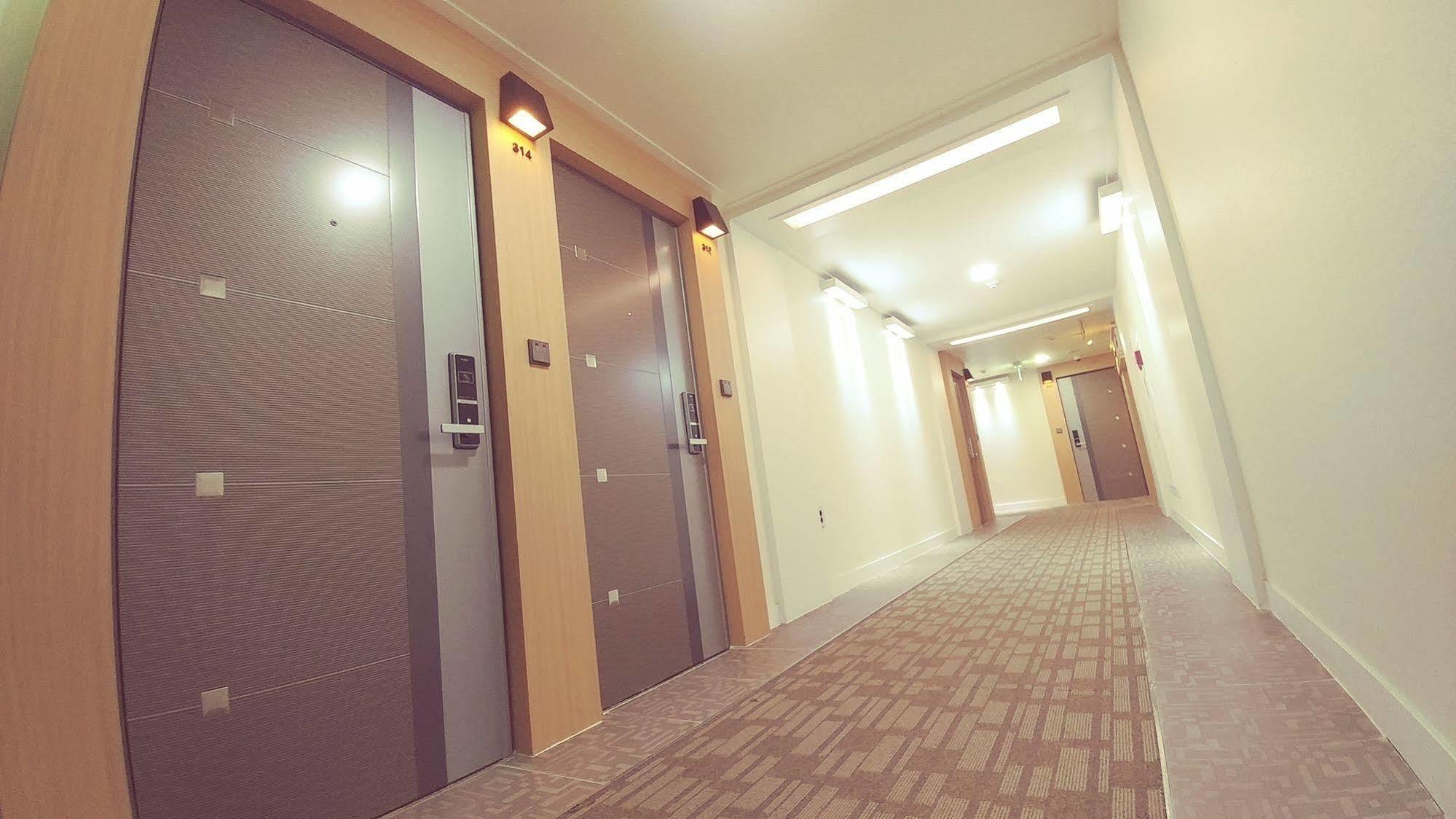 White Hotel Suwon Exterior foto