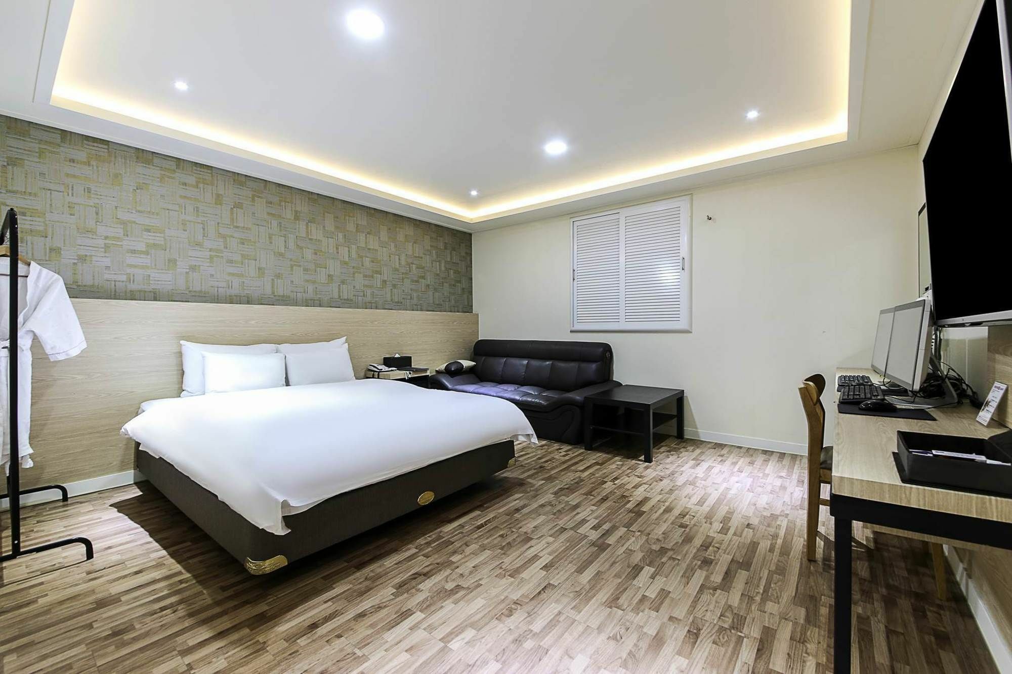 White Hotel Suwon Exterior foto